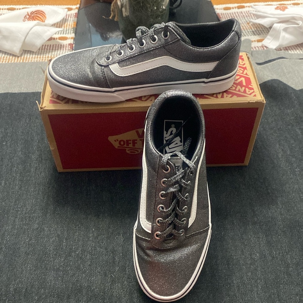 Vans ladies sneakers size 8M. Color sliver. Great conditions.